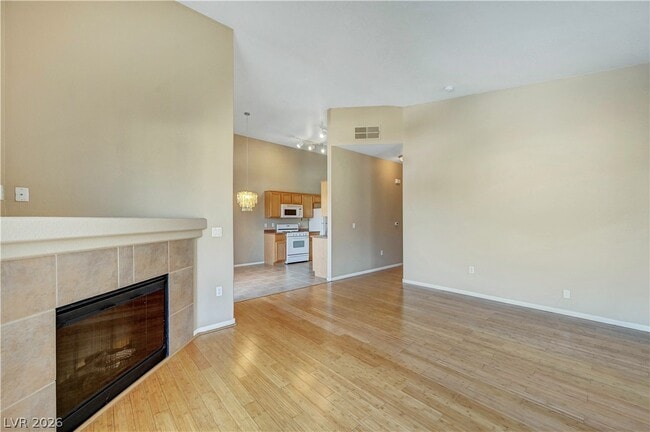 Building Photo - 2305 W Horizon Ridge Pkwy Unit 2423