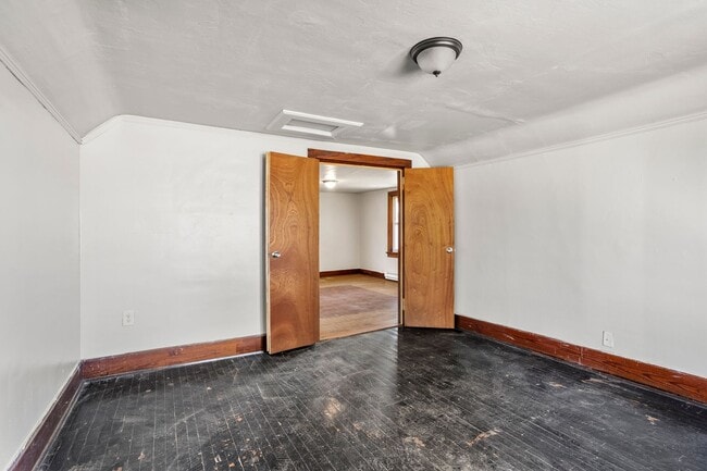 Photo - 1100 N Van Buren St Unit 3 - Upper