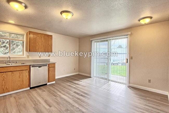 Photo - 3 Bed, 2 Bath Home Near Walmart on 4th Plain and NE 143rd Avenue