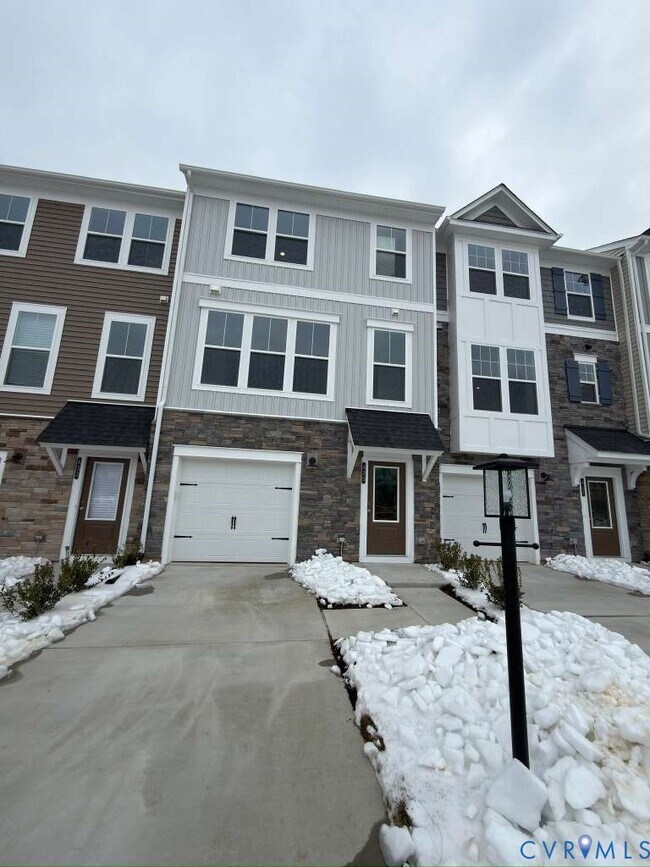 Photo - 435 Burden Dr