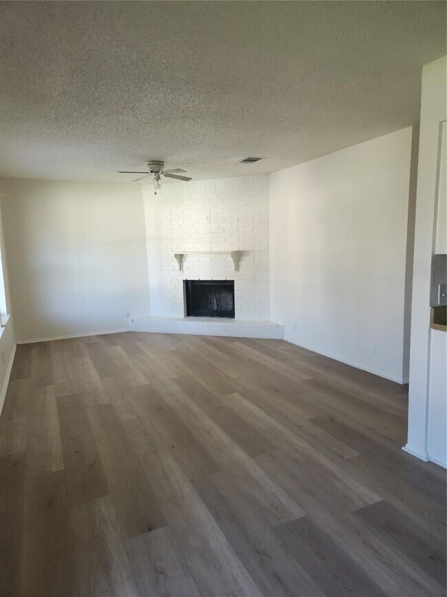 Photo - 905 Fieldwood Dr