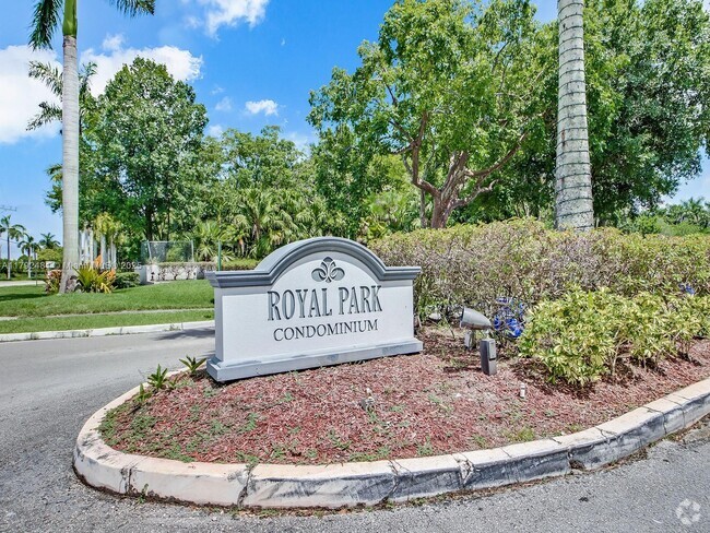 Building Photo - 108 Royal Pk Dr Unit 3G Rental