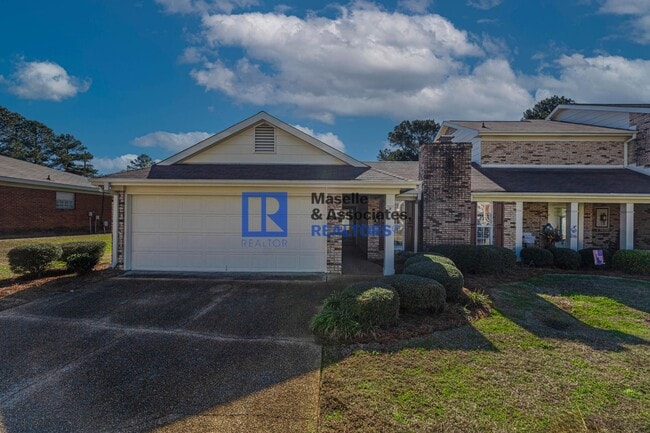 Building Photo - 2 Bed/2 Bath Townhouse in Brandon