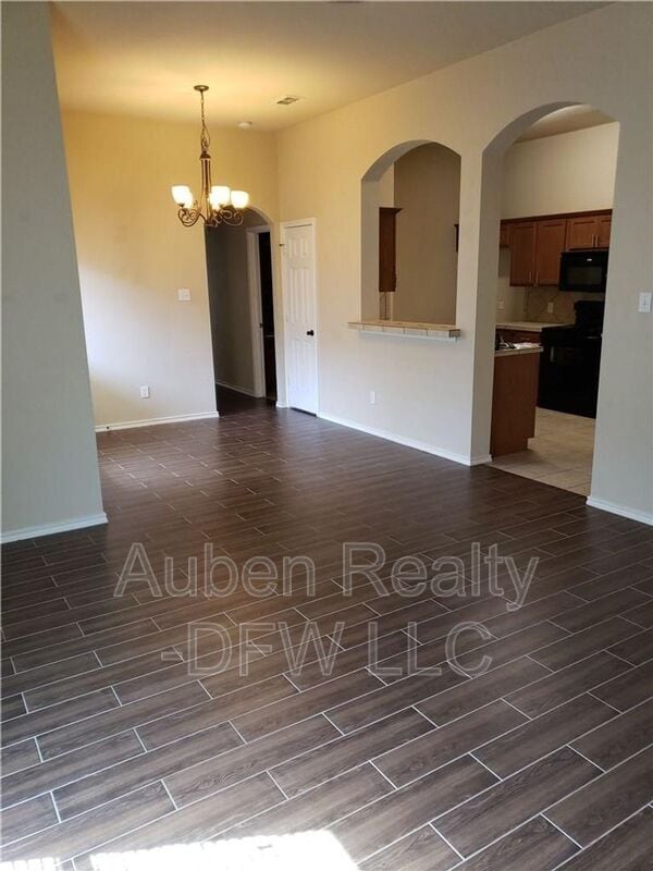 1426 Ravenwood Dr