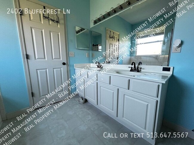 Photo - 2402 Bluffcrest Ln