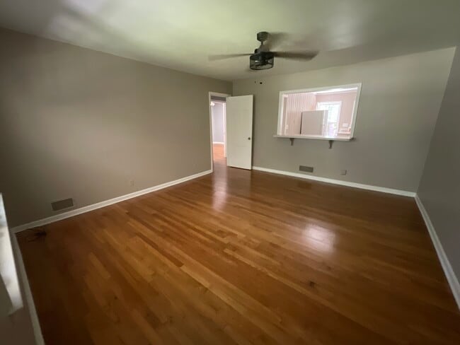 Sala de estar - 1671 Glenwyck Pl