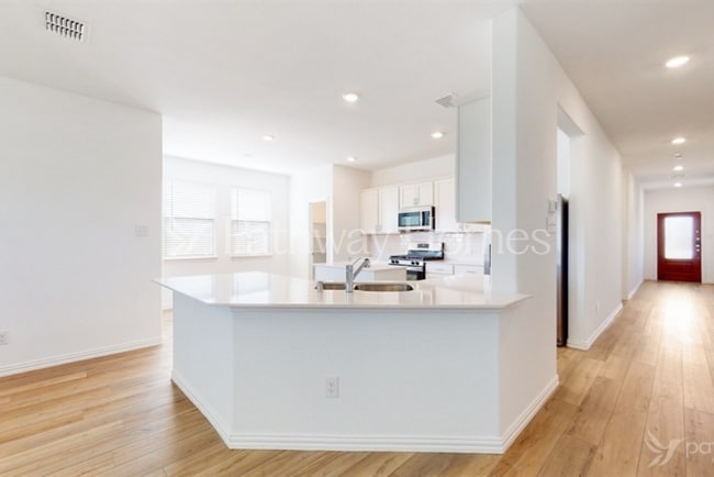 Photo - 944 Rusty Spur Ln