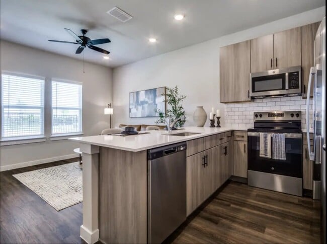 Photo - 1127 Eloise Dr
