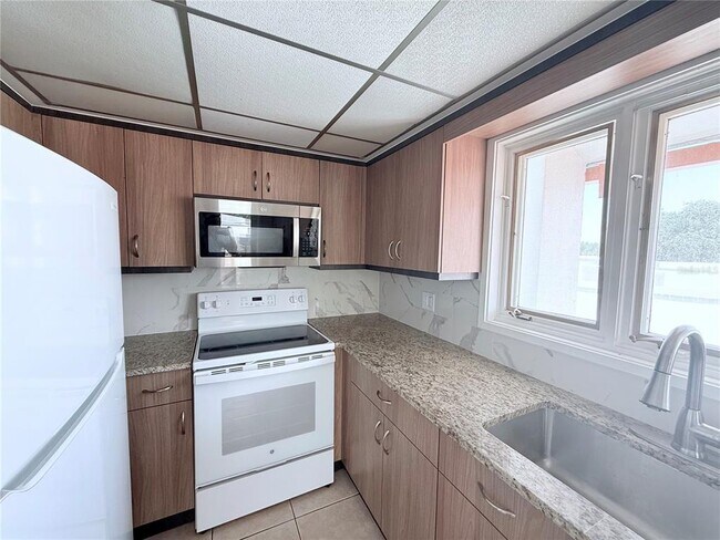 Photo - 735 Dodecanese Blvd