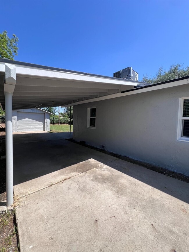 Photo - 230 W Pinedale Ave