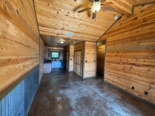 Building Photo - 2 bed 2 bath fourplex. Stained concrete fl... Unit 2 Rental