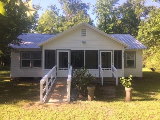 Photo - 221 Bowen Loop House