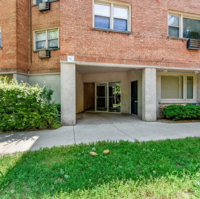 Building Photo - 7319 N Rogers Ave Unit 201 Rental