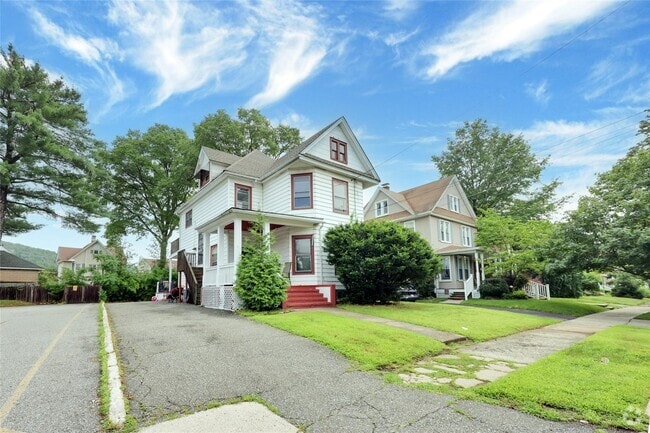 Building Photo - 70 E Maple Ave Unit 2F Rental