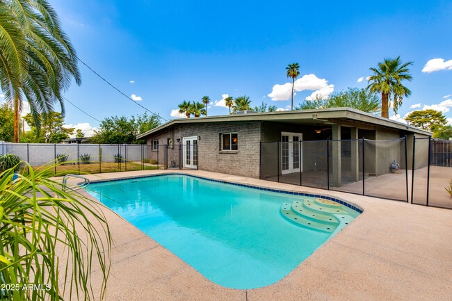 Photo - 3707 E Laurel Ln