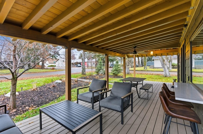 Photo - 809 3rd Ave W