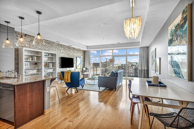 Building Photo - 106 W Seeboth St Rental