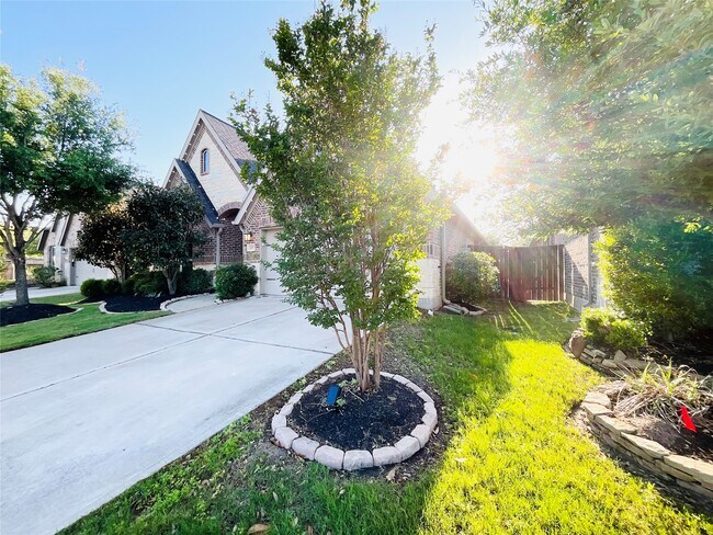 Photo - 2507 Elmwood Trl