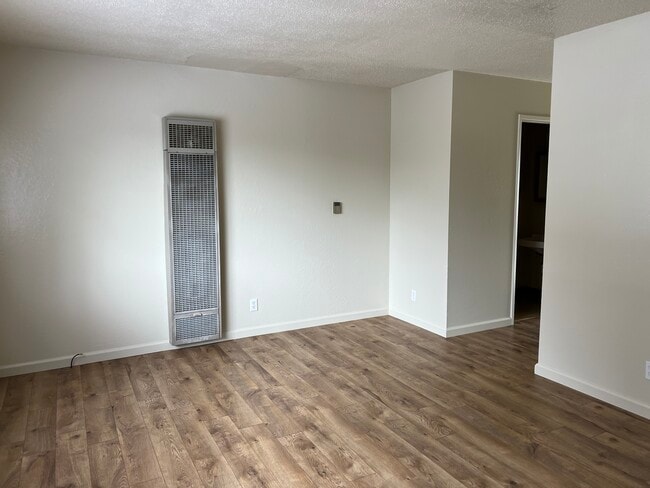 Photo - 379-312 12th St