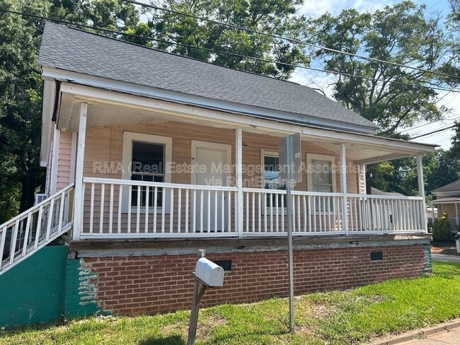 Building Photo - 503 Hallyburton St