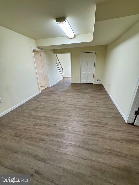 Photo - 1040 Springhill Way