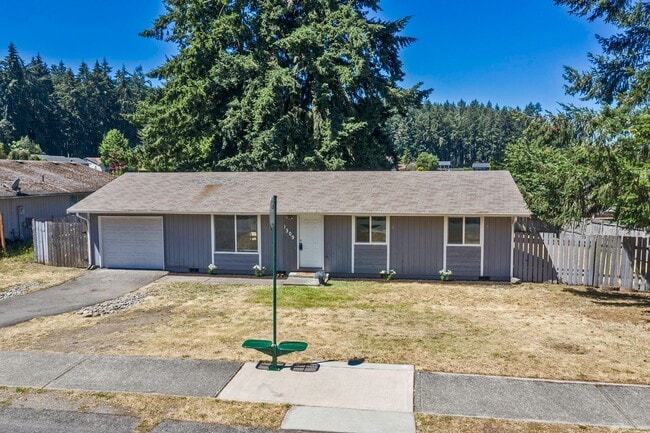 Building Photo - READY SET MOVE!!! GREAT PRICE & LOCATION - Darling Rambler in Olympia