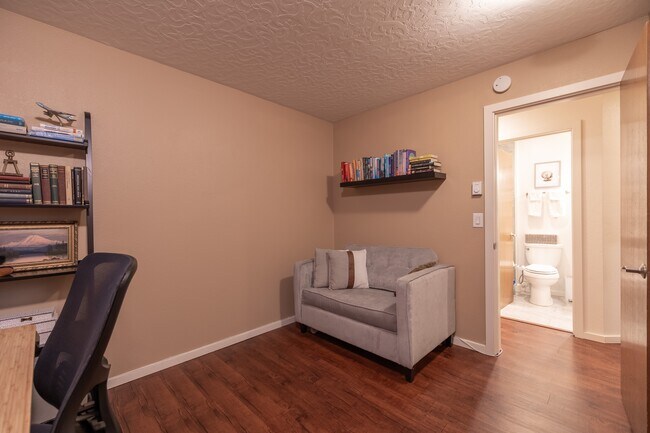 Photo - 2345 Boylston Ave E Unidad 100