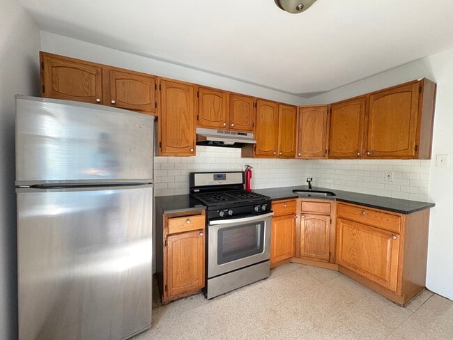 Building Photo - 111 Winfield Ave Unit 2 Rental