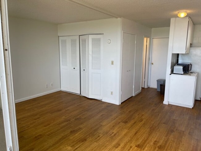 Photo - Studio w/ parking -Views of Diamond Head- Electricity Included Unit 907