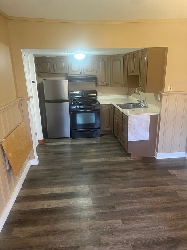 Building Photo - 15 Chisholm Ave