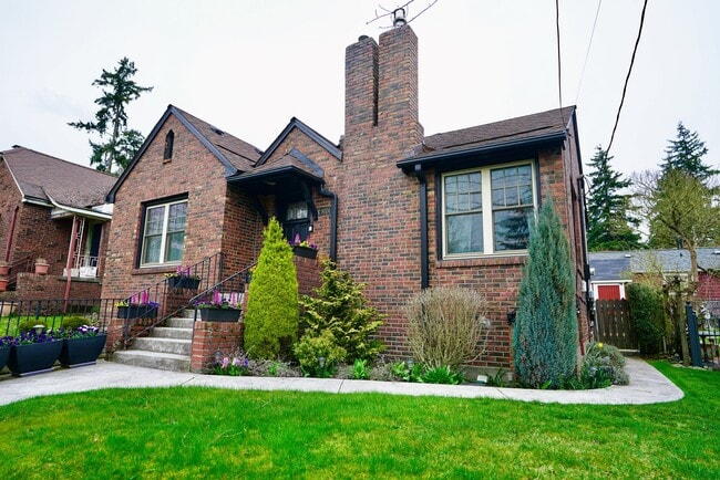 Building Photo - 9024 5th Ave NE