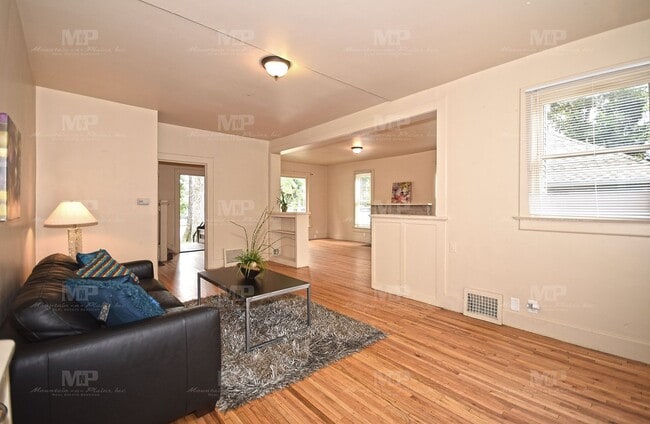 Photo - 322 W Laurel St