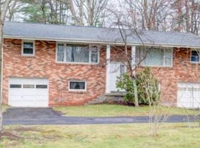 Building Photo - 31-33 Jeffrey Terrace Unit 2