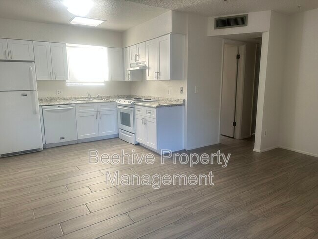 Photo - 539 1/2 E 2nd Ave Unit Apt 1