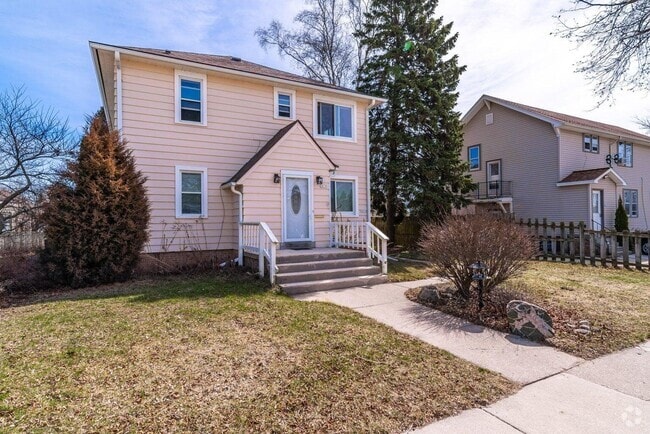 Building Photo - 2819 S 10th St Rental