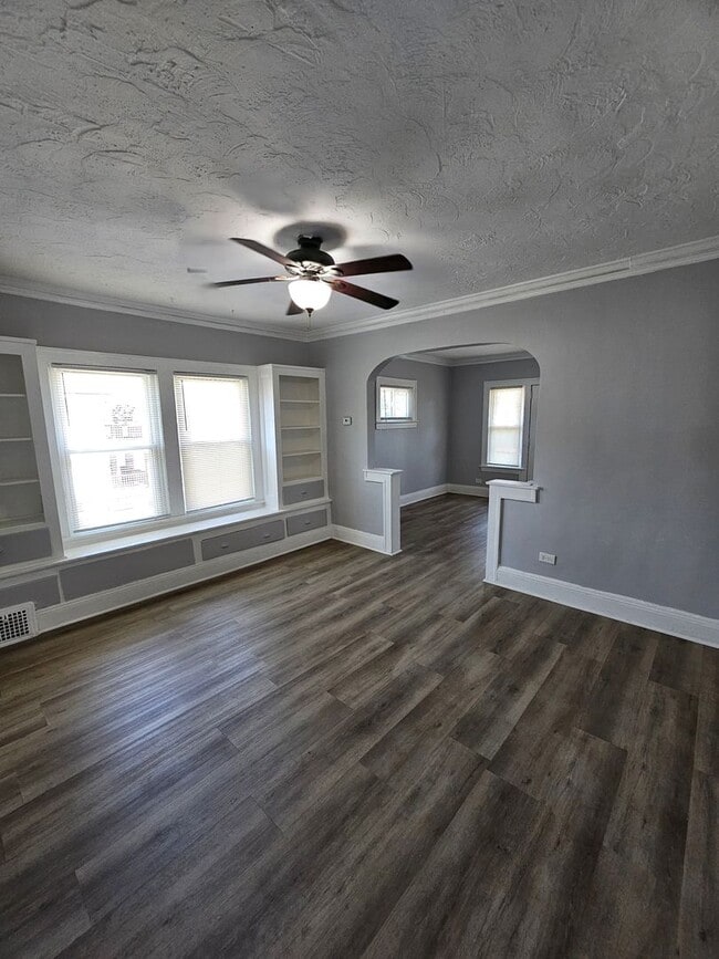 Photo - Top Floor 1 Bedroom Apartment with Private Balcony! Unit 3