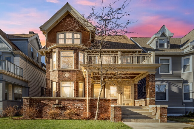 Photo - 2837 N Downer Ave Unit 2839