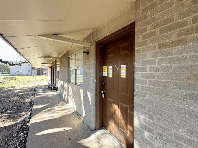 Building Photo - 20115 San Marcos Hwy Unit 2B