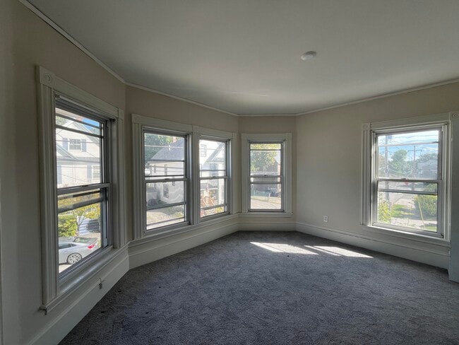Building Photo - 16 Parkview Ave Unit 2