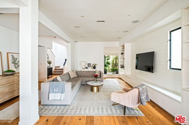 Photo - 129 Outrigger Mall