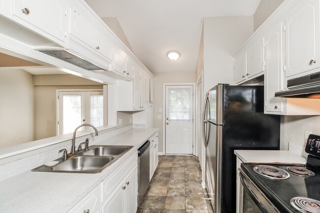 Photo - 229 Tamara Way