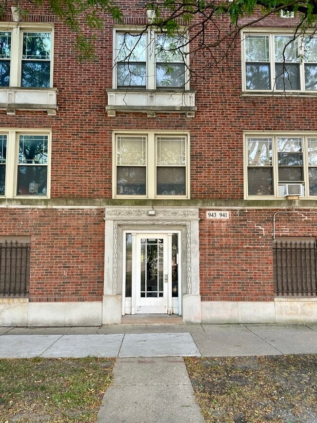 Photo - 941 E Marquette Rd Unit 3W