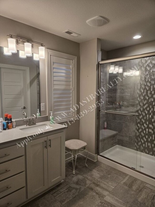 Beautiful Like New Townhome in De Soto-Coming SOON!!