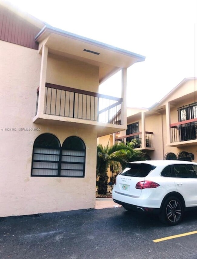 Photo - 920 SW 7th Ave