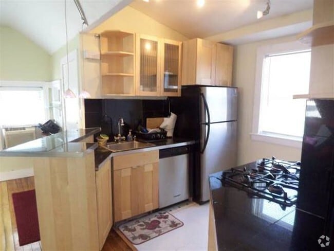 Building Photo - 12 Africa St Unit 3 Rental