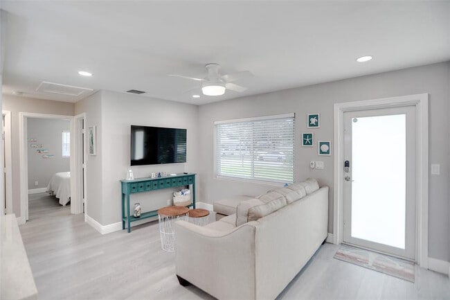 Photo - 1437 NE 25th St