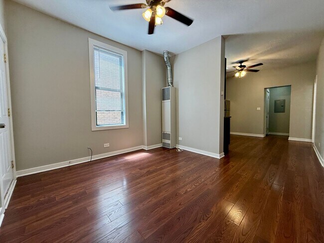 Photo - 3728 S Parnell Ave Unidad 2R