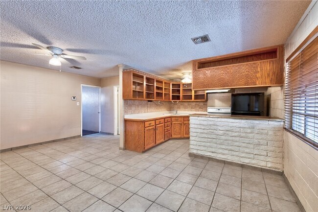 1816 Merze Ave