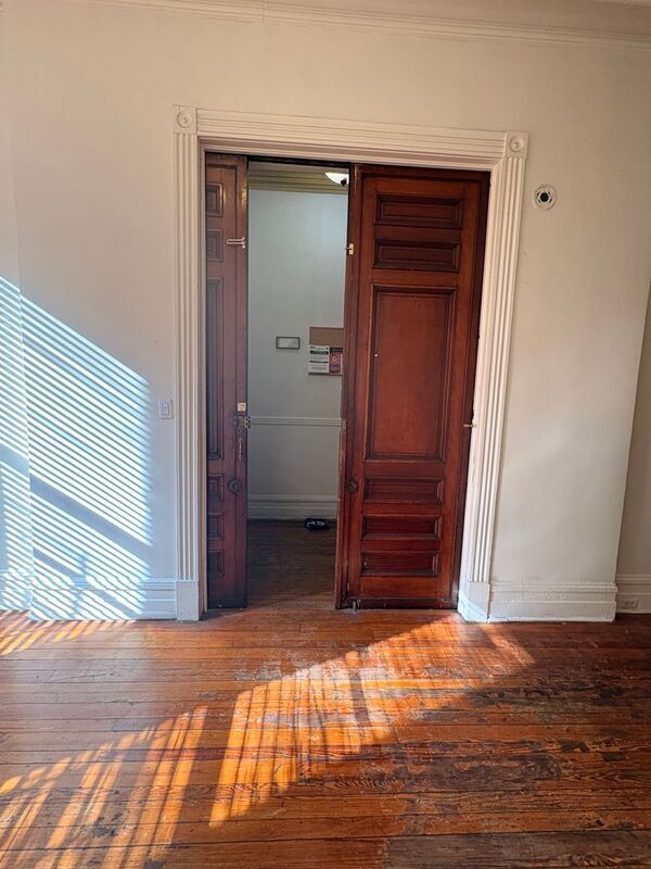 Photo - 12 E Biddle St Unidad 1F Commercial