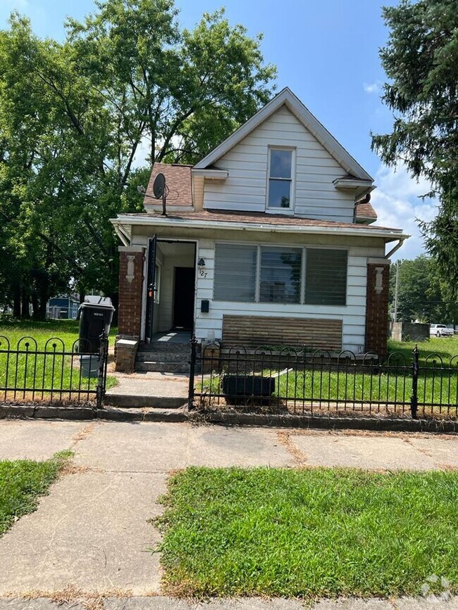 Building Photo - 127 Elm St Rental